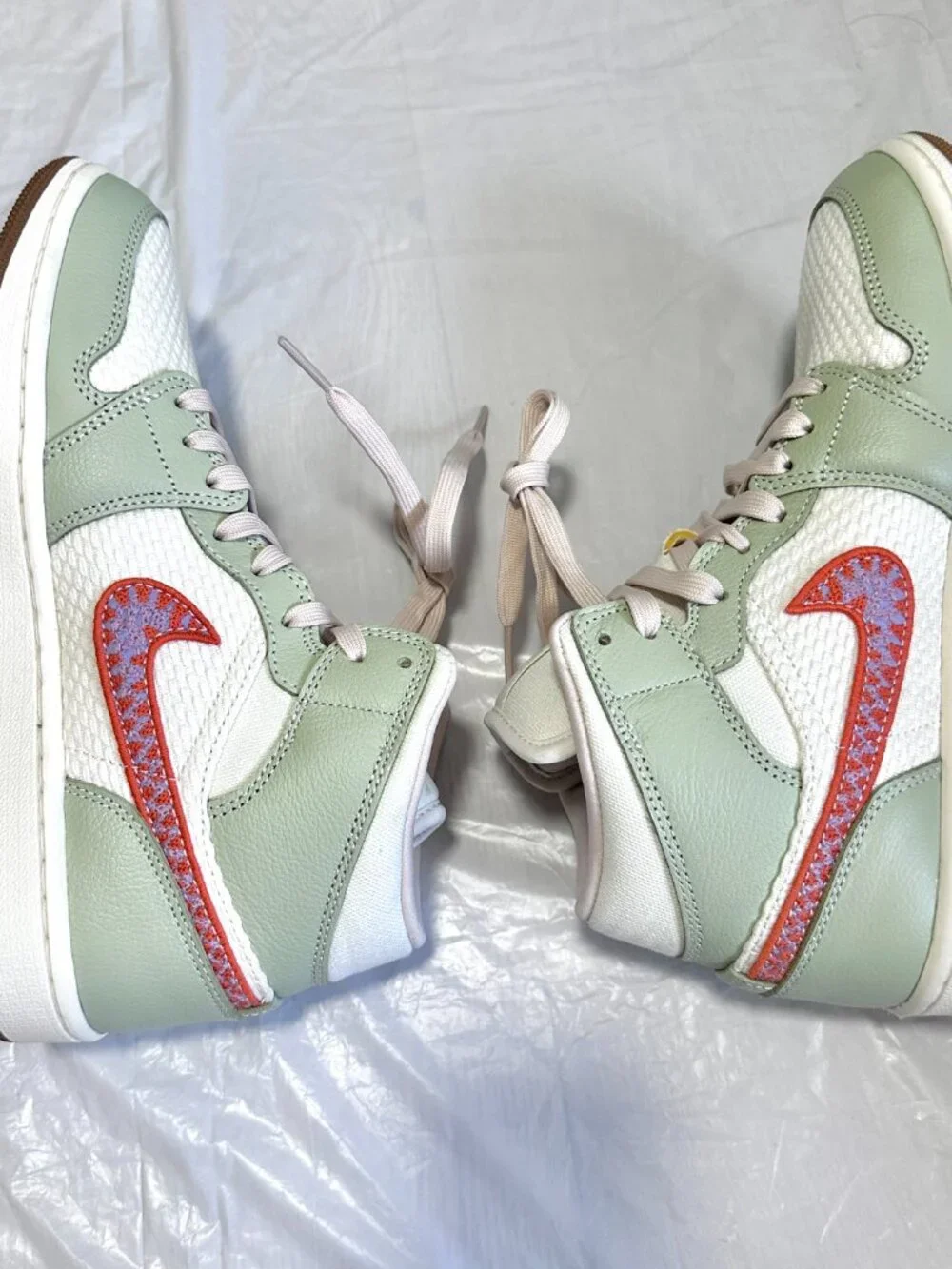 NEW Nike Women's Air Jordan 1 Woven Olive Aura Size 8.5 II0570-302 NO BOX